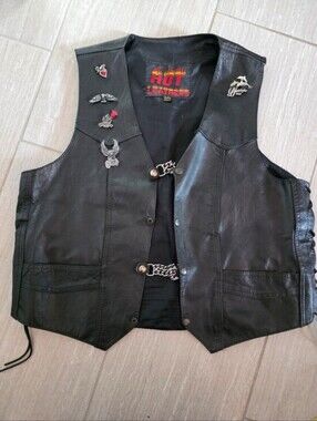 Vintage Hot Leathers Women’s Genuine Leather Biker Vest XXL w/ Pins. 2000s